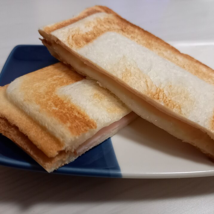 ホットサンドメーカーで⭐ハム&チーズ!
